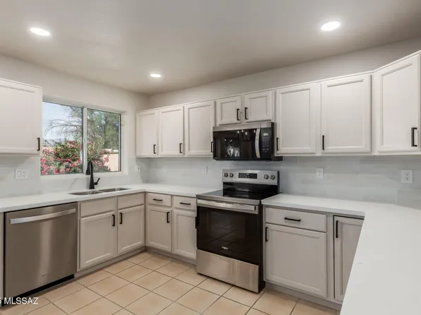 10161 E Queensgate Way, Tucson, AZ 85748
