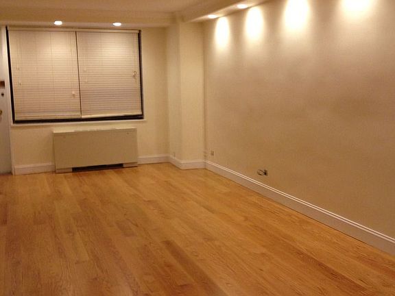 3rd image of 401 E 89th St APT 1M