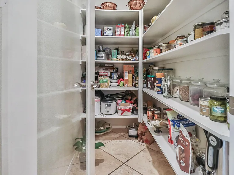 Pantry, walk in.