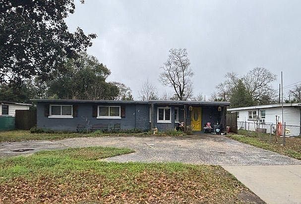 4 Bed 2 Bath Home - 724 N 46th Ave, Pensacola, FL thumbnail 2