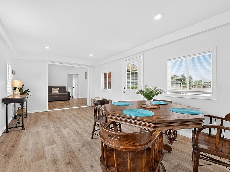 7690 Walnut St — Photo 5