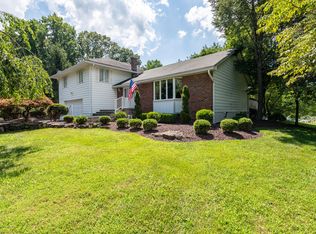 3 Hillcrest Ct, Holmdel, NJ 07733