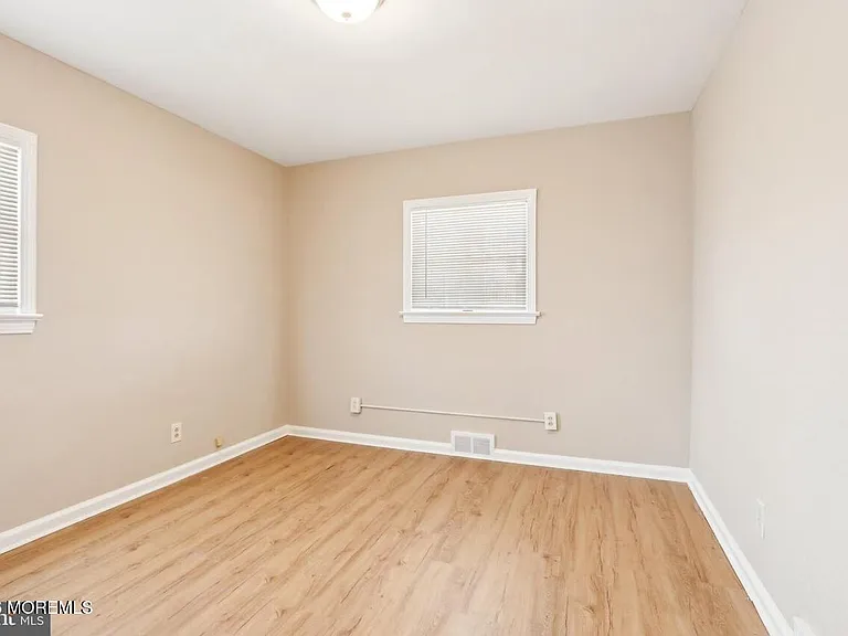 536 E Franklin St — Photo 10