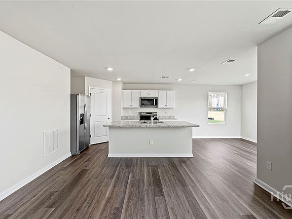 4th image of 1070 Bergamot Road
