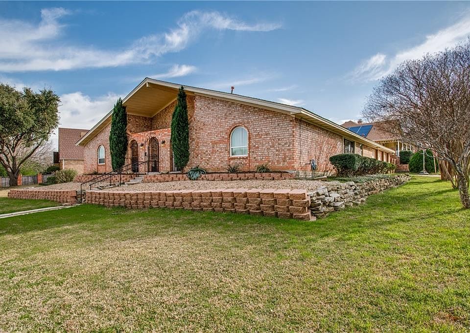 1st image of 2424 Briarcliff Dr