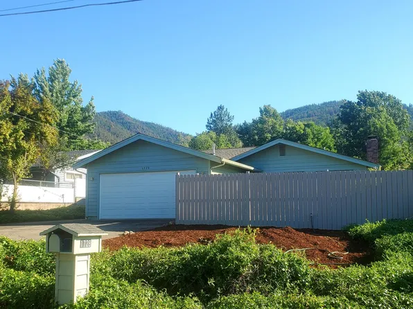 1728 Lithia Way, Talent, OR 97540
