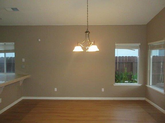 4th image of 2603 E Portland Ave