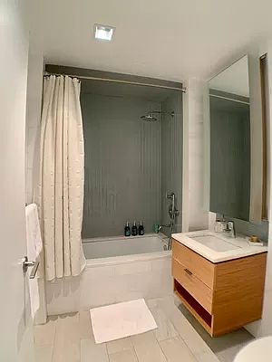 4th image of 303 E 33rd St APT 8K