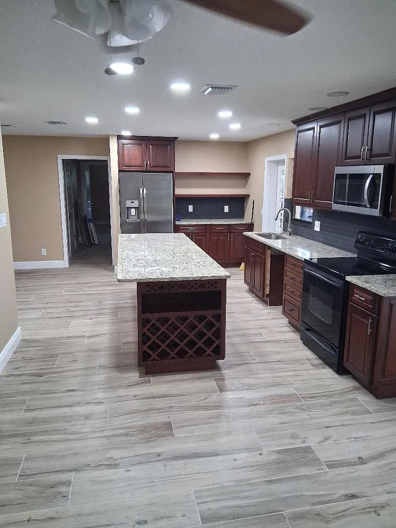 4 bed, 2300 sqft, $3,150 — Photo 2