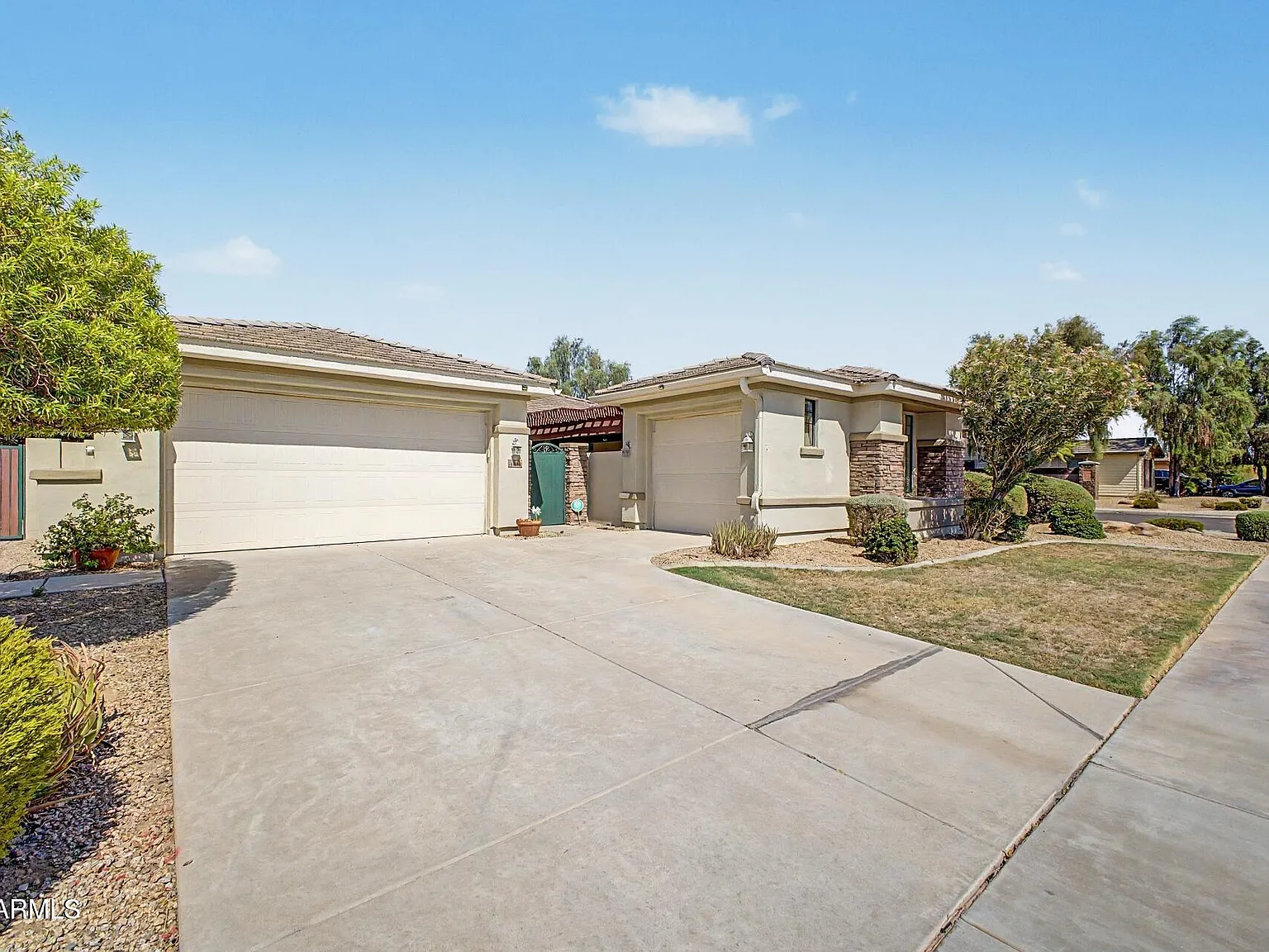 3 bed, 2.5 bath, 2842 sqft, $2,800 — Photo 3