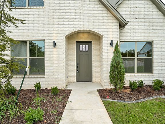 5th image of 4616 Maple Ridge Dr