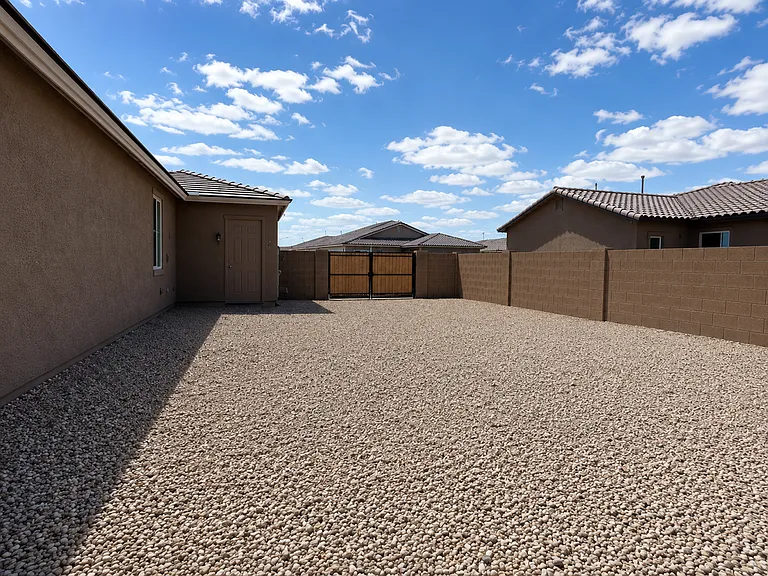 Double Gate - Backyard