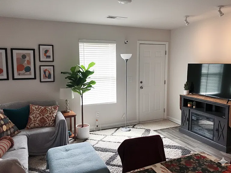 107 Whitespruce Dr — Photo 5