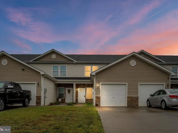 183 Continental Dr, Bunker Hill, WV 25413