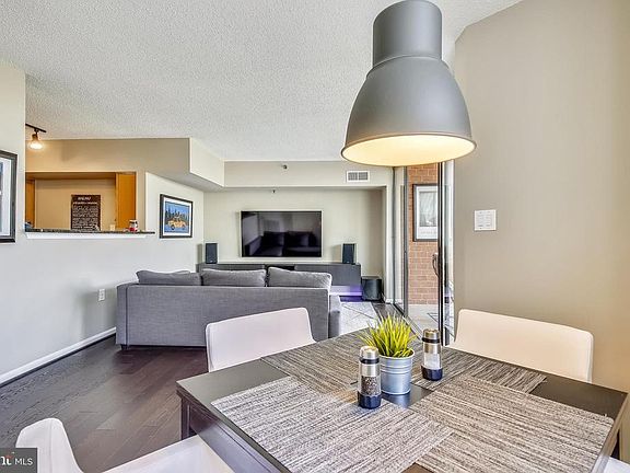 5th image of 1001 N Randolph St APT 1022