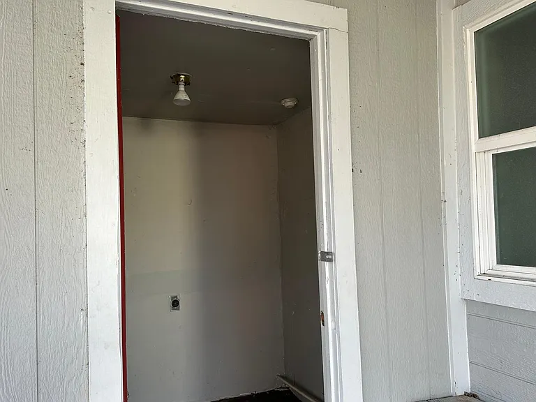 2401 Shropshire St — Photo 8