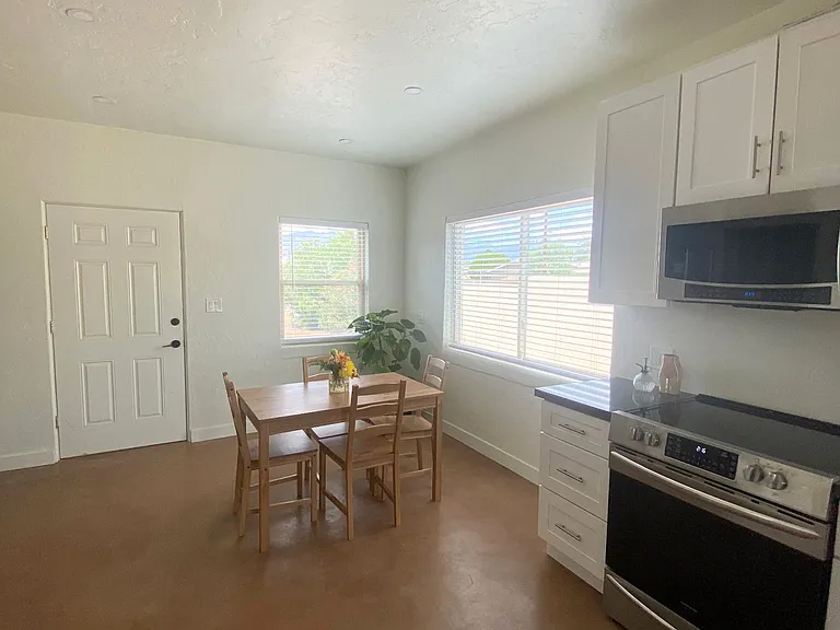 3109 E Fairmount St — Photo 3