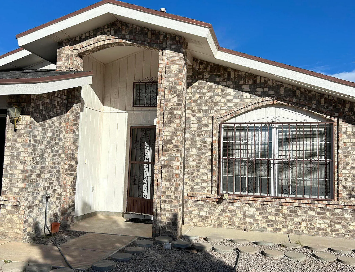 3 bed, 2.0 bath, 1282 sqft, $1,400 — Photo 1