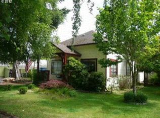 1119 Ash Ave, Cottage Grove, OR 97424