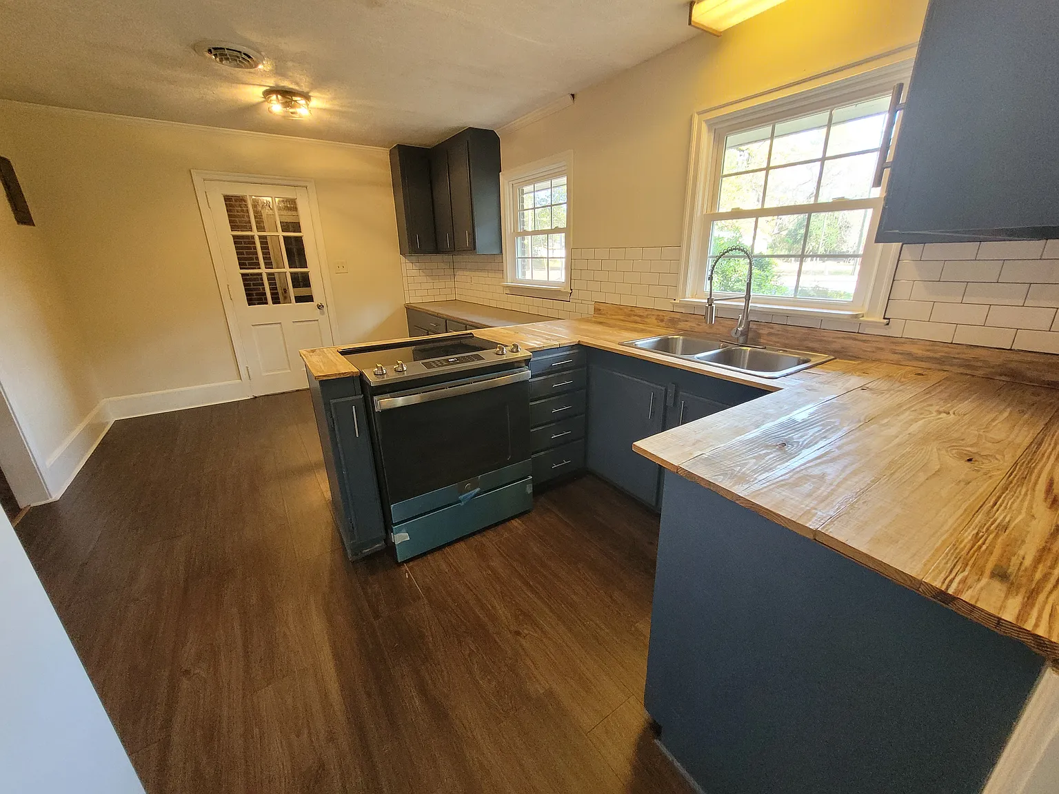 305 Vance Rd — Photo 2