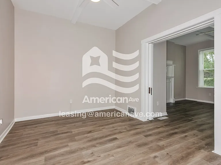 1348387_003_wm_-_living_room_13079667.jpg