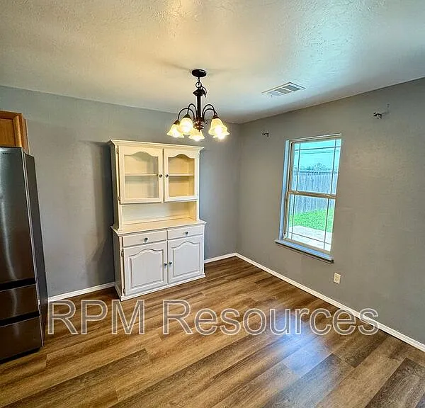 7404 Park Meadow Dr — Photo 8