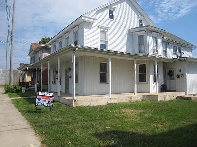 2nd image of 122 N Center St