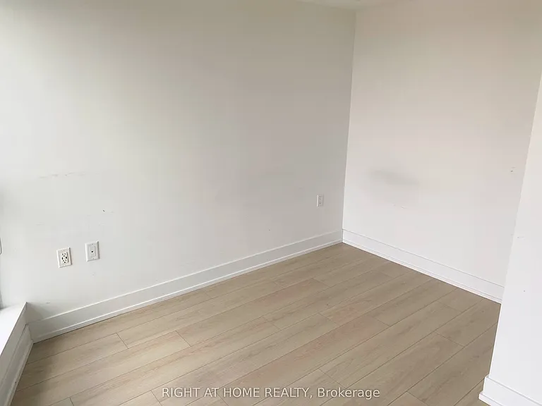 585 Bloor St E #2416 — Photo 13