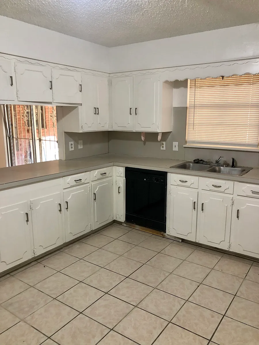 Building Photo - 1808 Riverway Dr