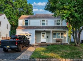17 Brook Dr N, Morris Plains, NJ 07950