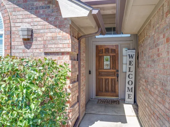 2210 Woodland Oaks Dr, Arlington, TX 76013