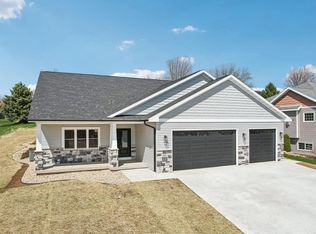 136 Glen View Rd, Mount Horeb, WI 53572