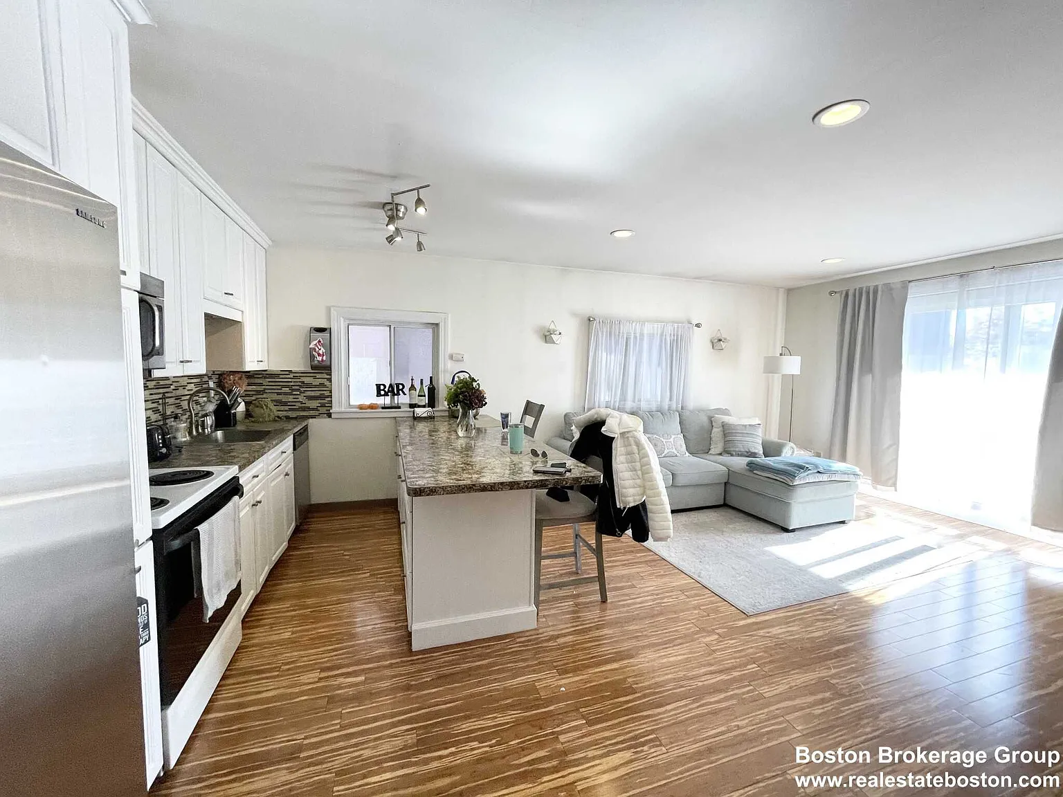 2 bed, $3,900 — Photo 2