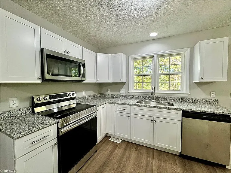 4019 Sherry Ct — Photo 17