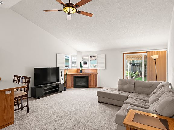 4th image of 7502 SE Hacienda St