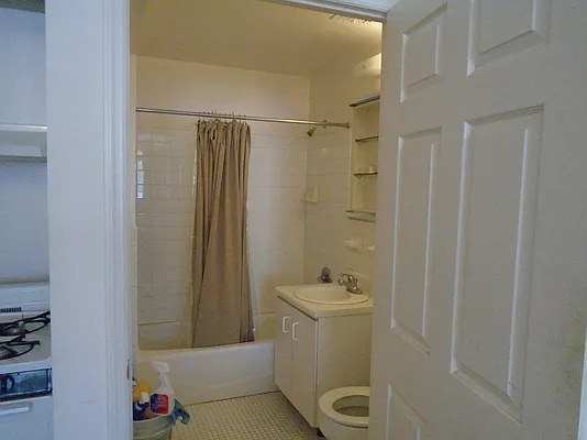 Rented by 18 REALTY | media 15