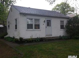 33 4th St, Ronkonkoma, NY 11779