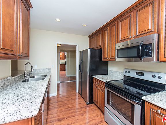 3rd image of 6225 Canterbury Dr Unit 304