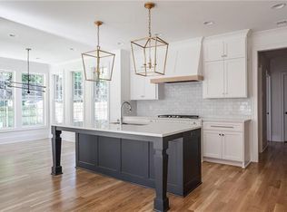 4709 W 69th St, Prairie Village, KS 66208