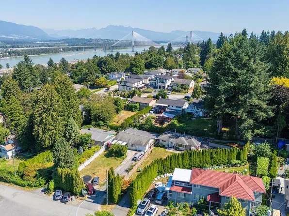 11458 139th St, Surrey, BC V3R 3E3