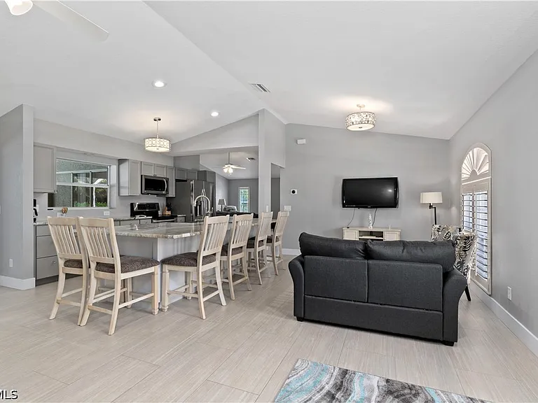 3425 SE 4th Ave — Photo 32