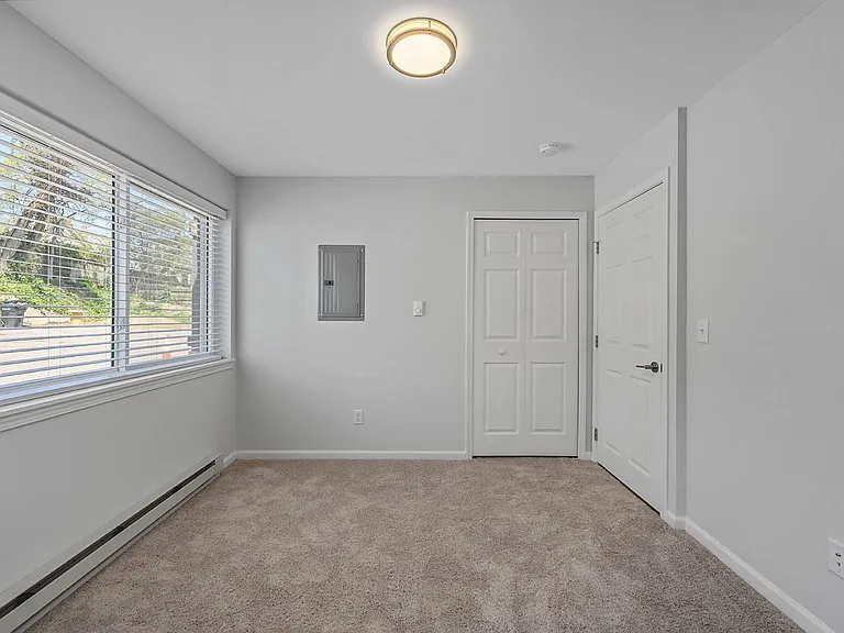 2557 Hackberry St #6 — Photo 9