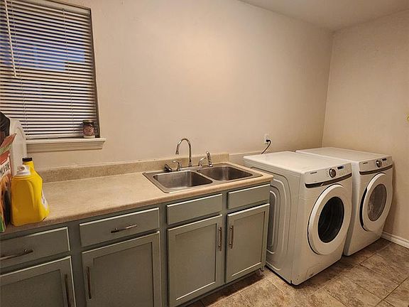 5th image of 2705 N Wheeler St