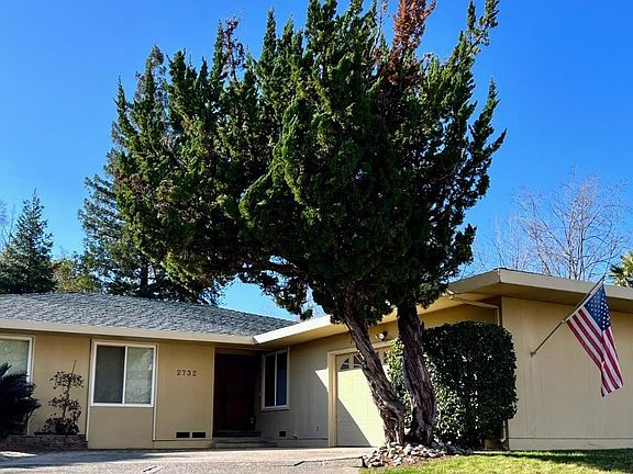 4th image of 2732 King Edward Dr