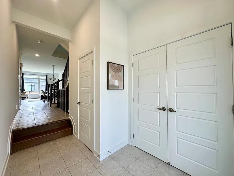 Broadridge Cres — Photo 3