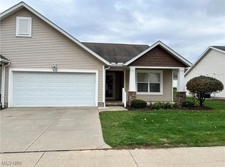 938 Bristol Dr, Akron, OH