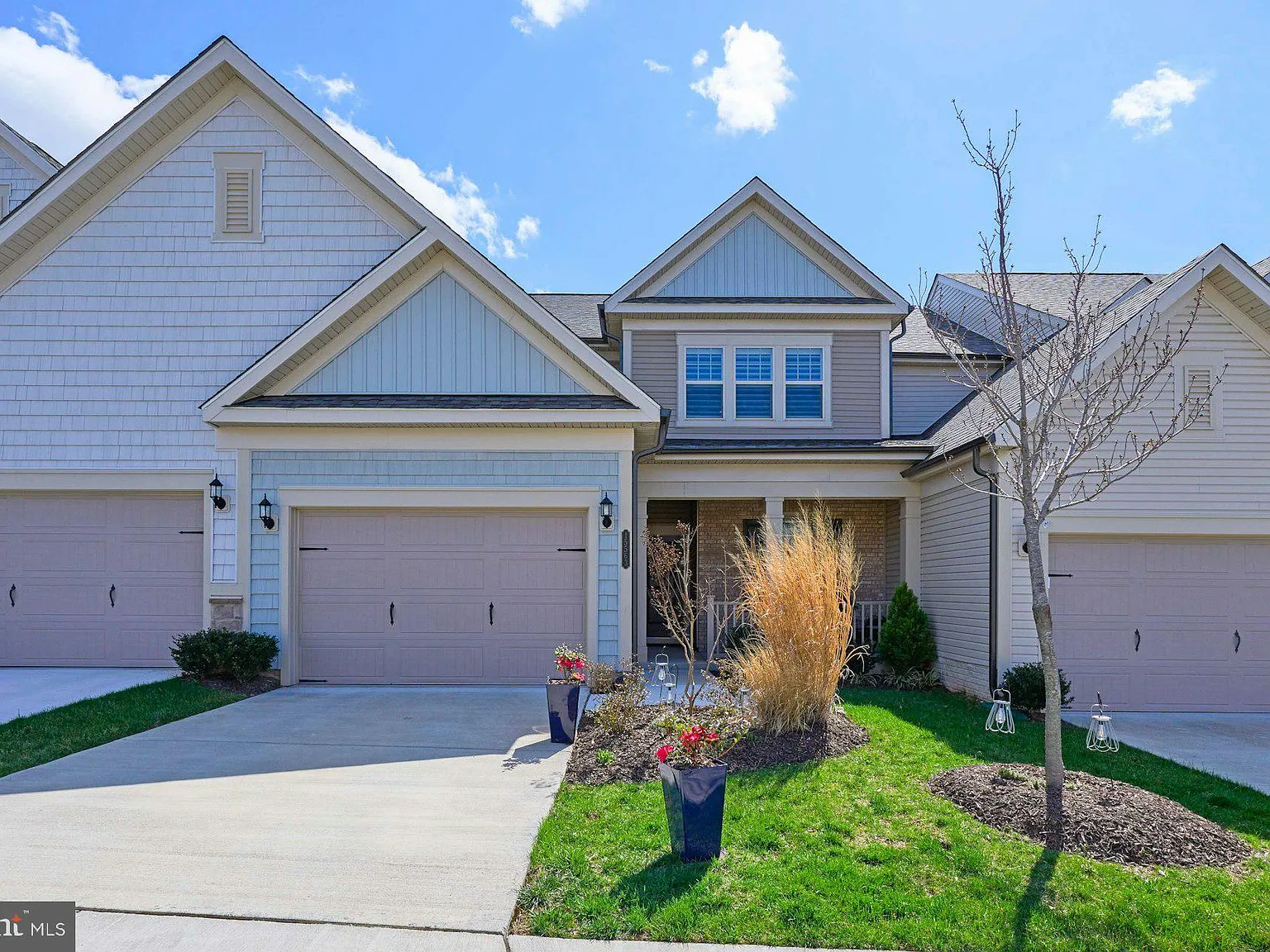 3 bed, 2063 sqft, $3,300 — Photo 3