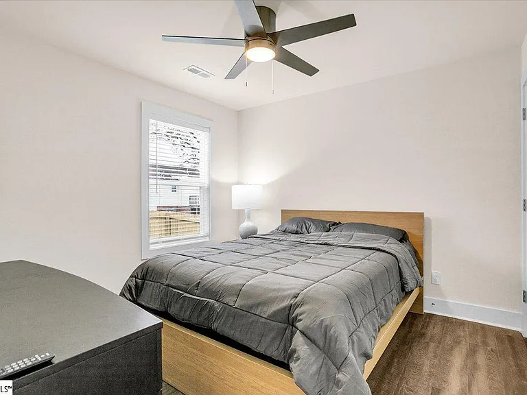 141 Baileyview St — Photo 16
