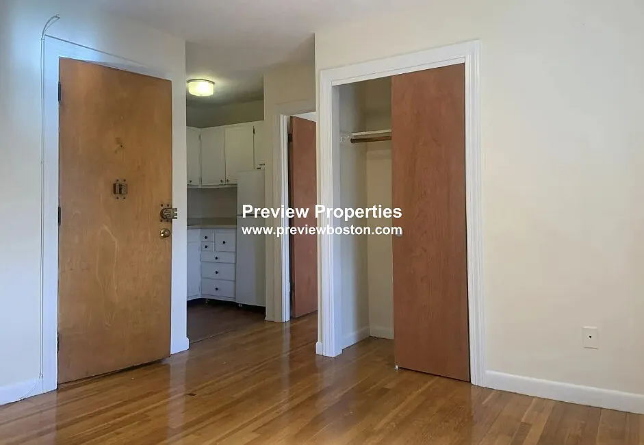 1 bed, 1.0 bath, $2,100 — Photo 2