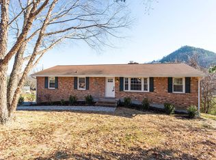 1707 Bridle Ln, Roanoke, VA 24018